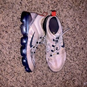 they are nike vapor maxes size 10